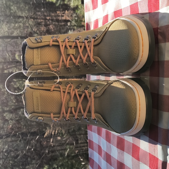 Dr. Martens Combs W Boots - Picture 2 of 9